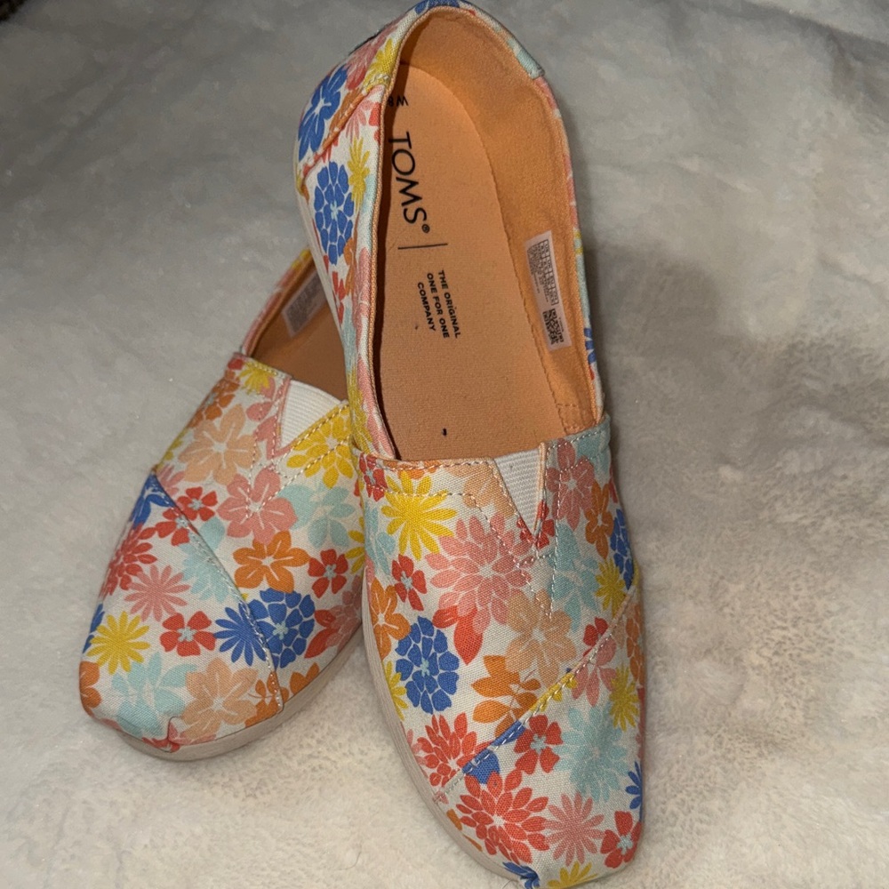 TOMS Women's Multicolor Floral Loafers